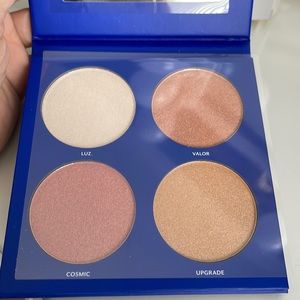 NWT TREALÚSE Beauty Highlighter Palette